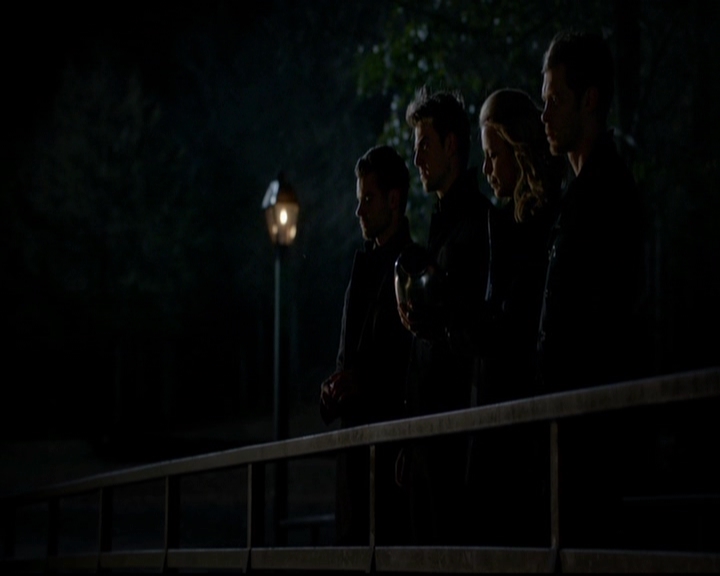 VampireDiariesWorld-dot-nl_TheOriginals_3x17BehindTheBlackHorizon1988.jpg VampireDiariesWorld-dot-nl_TheOriginals_3x17BehindTheBlackHorizon1988.jpg
