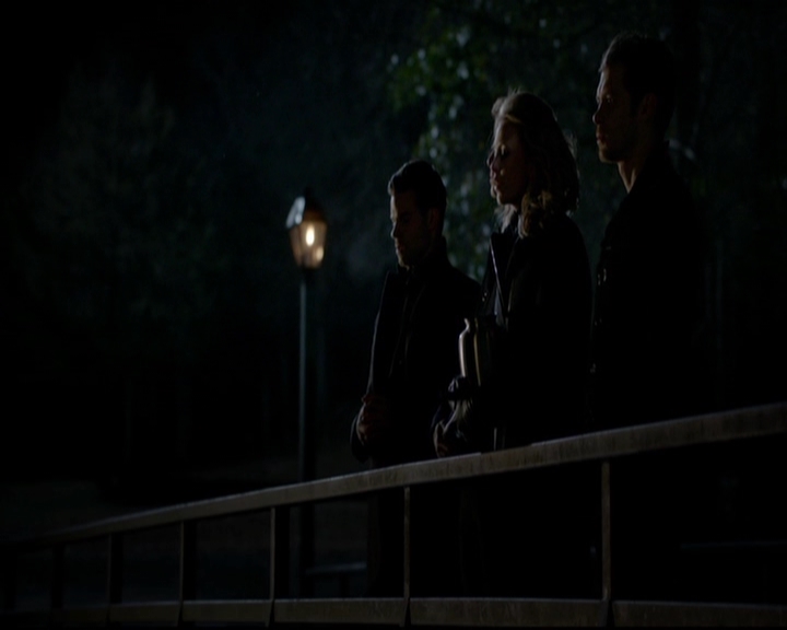 VampireDiariesWorld-dot-nl_TheOriginals_3x17BehindTheBlackHorizon1992.jpg VampireDiariesWorld-dot-nl_TheOriginals_3x17BehindTheBlackHorizon1992.jpg