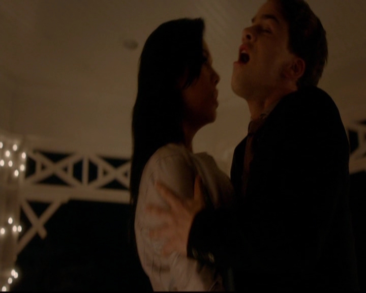 VampireDiariesWorld-dot-nl_TheOriginals_3x18TheDevilComesHereAndSighs0002.jpg