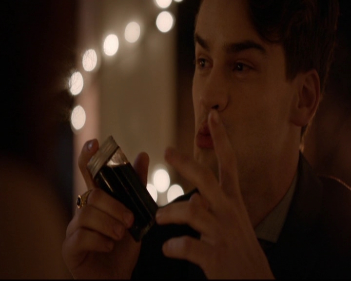 VampireDiariesWorld-dot-nl_TheOriginals_3x18TheDevilComesHereAndSighs0099.jpg