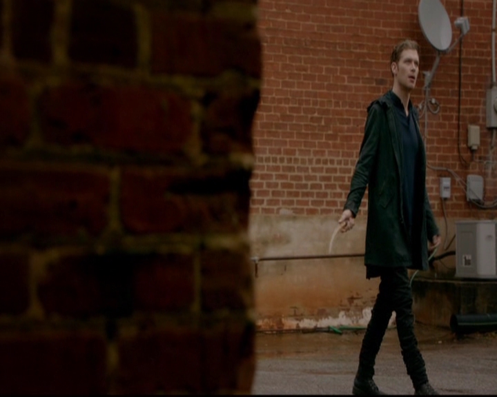 VampireDiariesWorld-dot-nl_TheOriginals_3x18TheDevilComesHereAndSighs0383.jpg