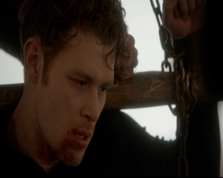 VampireDiariesWorld-dot-nl_TheOriginals_3x18TheDevilComesHereAndSighs0714.jpg
