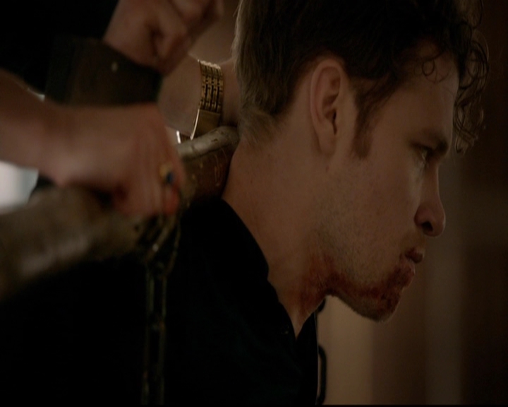 VampireDiariesWorld-dot-nl_TheOriginals_3x18TheDevilComesHereAndSighs0716.jpg