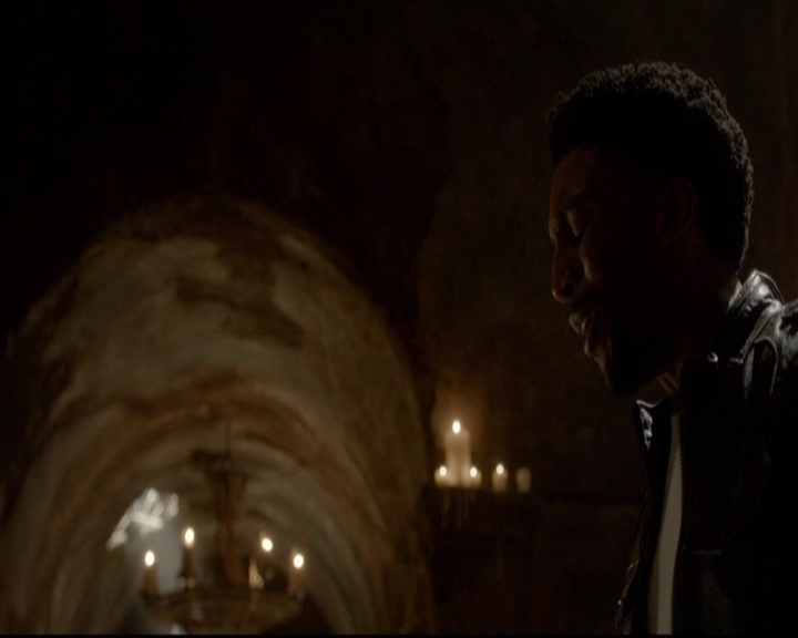 VampireDiariesWorld-dot-nl_TheOriginals_3x18TheDevilComesHereAndSighs0857.jpg
