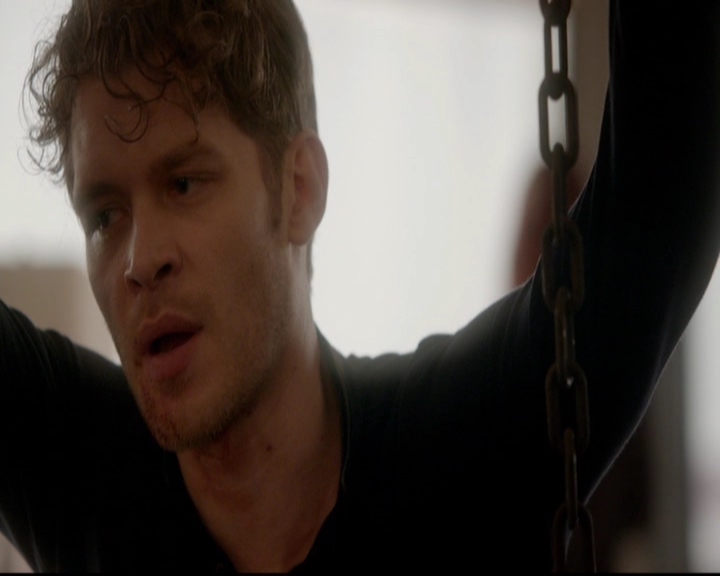 VampireDiariesWorld-dot-nl_TheOriginals_3x18TheDevilComesHereAndSighs0902.jpg