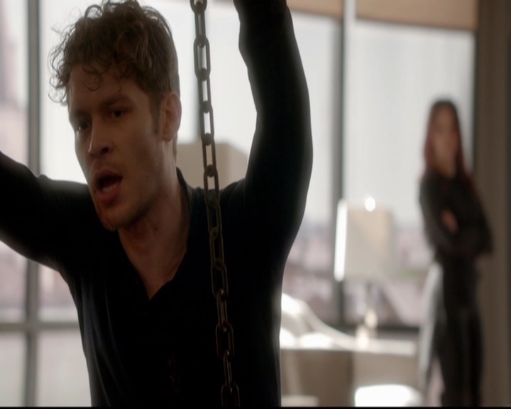 VampireDiariesWorld-dot-nl_TheOriginals_3x18TheDevilComesHereAndSighs0905.jpg