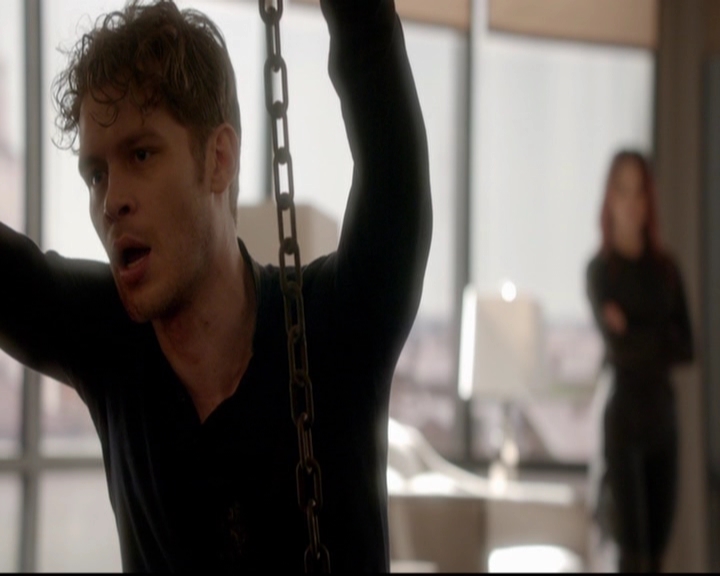 VampireDiariesWorld-dot-nl_TheOriginals_3x18TheDevilComesHereAndSighs0907.jpg