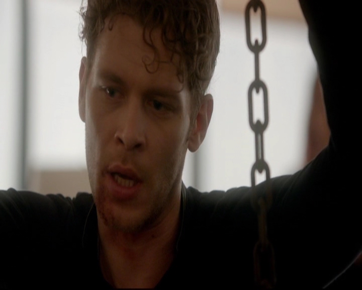 VampireDiariesWorld-dot-nl_TheOriginals_3x18TheDevilComesHereAndSighs0910.jpg
