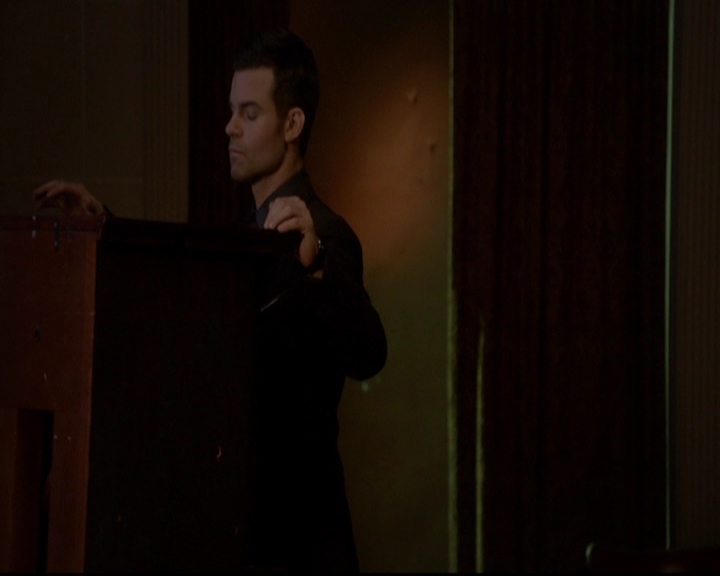 VampireDiariesWorld-dot-nl_TheOriginals_3x18TheDevilComesHereAndSighs1264.jpg