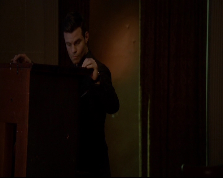 VampireDiariesWorld-dot-nl_TheOriginals_3x18TheDevilComesHereAndSighs1265.jpg