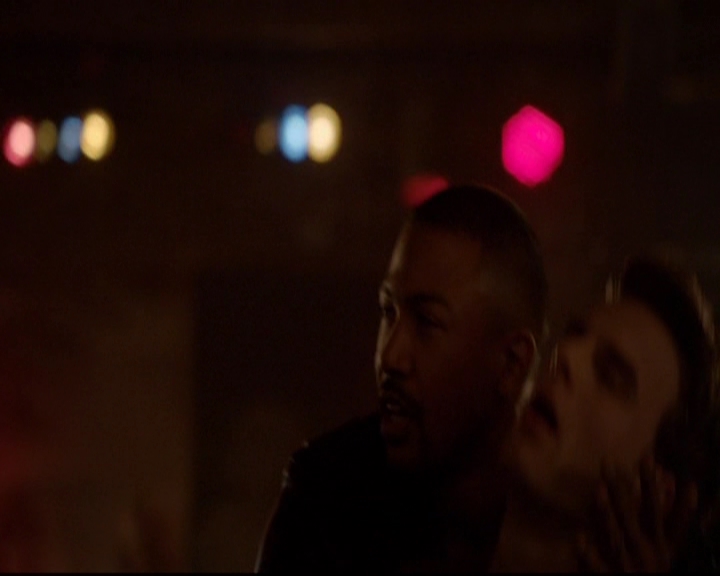 VampireDiariesWorld-dot-nl_TheOriginals_3x18TheDevilComesHereAndSighs1374.jpg