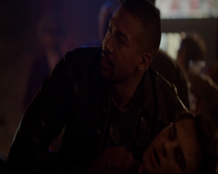 VampireDiariesWorld-dot-nl_TheOriginals_3x18TheDevilComesHereAndSighs1375.jpg