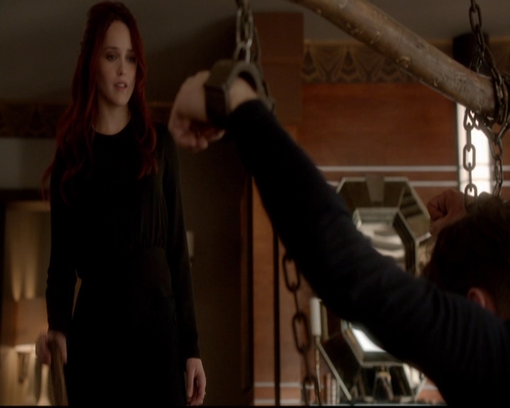 VampireDiariesWorld-dot-nl_TheOriginals_3x18TheDevilComesHereAndSighs1446.jpg
