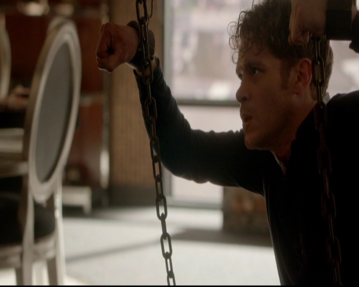 VampireDiariesWorld-dot-nl_TheOriginals_3x18TheDevilComesHereAndSighs1453.jpg