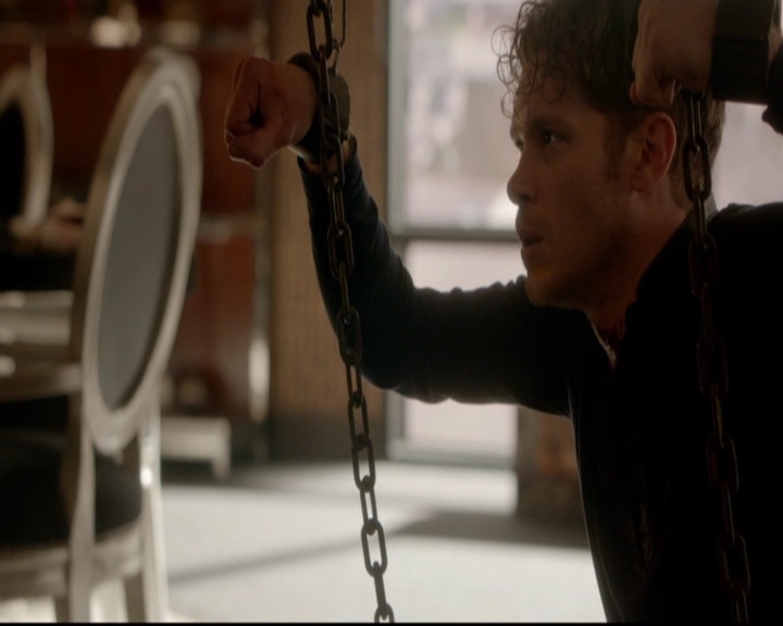 VampireDiariesWorld-dot-nl_TheOriginals_3x18TheDevilComesHereAndSighs1454.jpg
