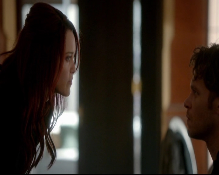 VampireDiariesWorld-dot-nl_TheOriginals_3x18TheDevilComesHereAndSighs1820.jpg