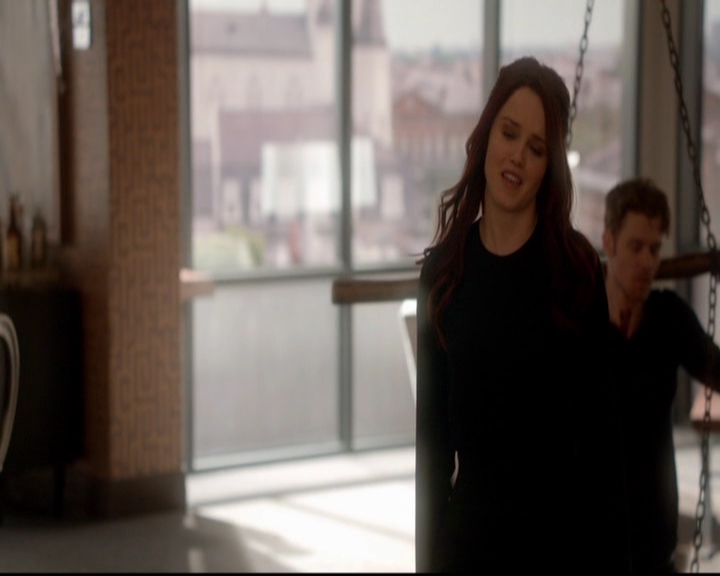 VampireDiariesWorld-dot-nl_TheOriginals_3x18TheDevilComesHereAndSighs1825.jpg
