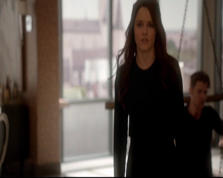 VampireDiariesWorld-dot-nl_TheOriginals_3x18TheDevilComesHereAndSighs1826.jpg