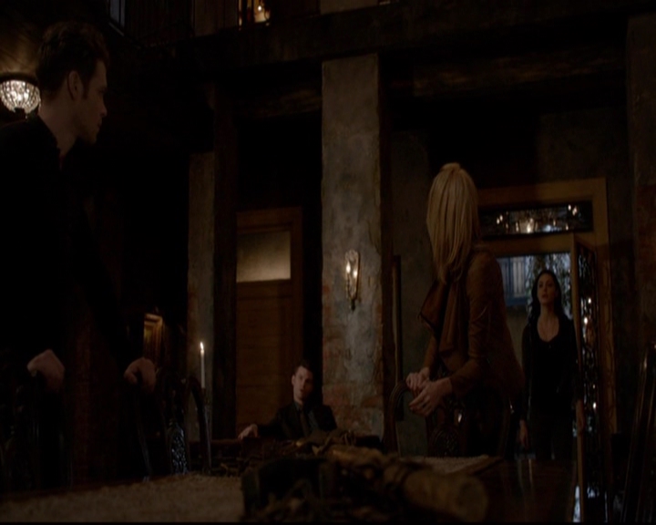 VampireDiariesWorld-dot-nl_TheOriginals_3x18TheDevilComesHereAndSighs2106.jpg