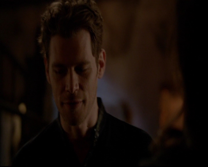 VampireDiariesWorld-dot-nl_TheOriginals_3x18TheDevilComesHereAndSighs2127.jpg