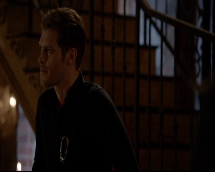 VampireDiariesWorld-dot-nl_TheOriginals_3x18TheDevilComesHereAndSighs2133.jpg