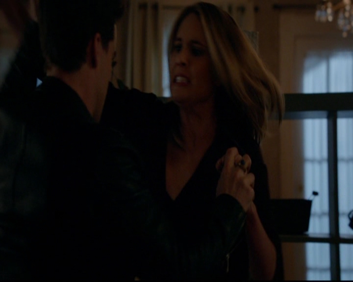 VampireDiariesWorld-dot-nl_TheOriginals_3x18TheDevilComesHereAndSighs2224.jpg