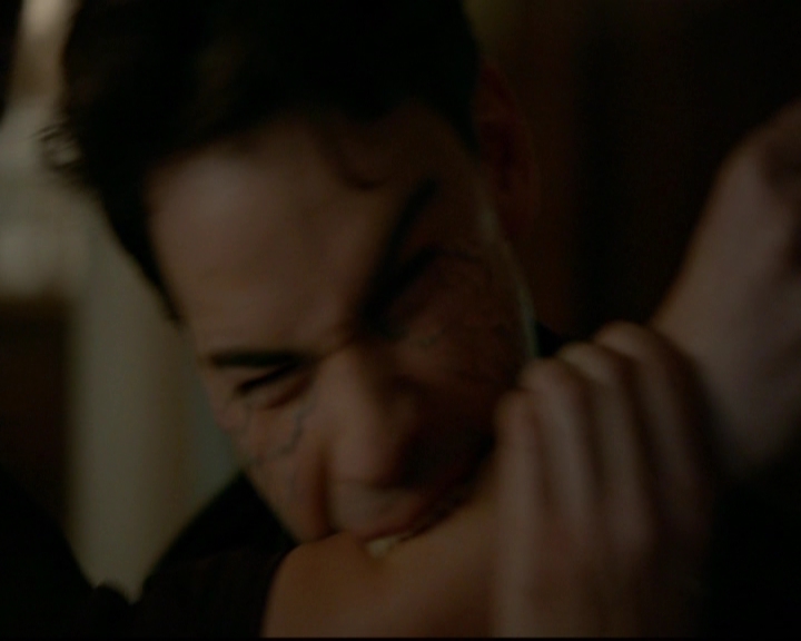 VampireDiariesWorld-dot-nl_TheOriginals_3x18TheDevilComesHereAndSighs2226.jpg