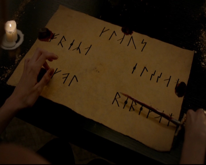VampireDiariesWorld-dot-nl_TheOriginals_3x22TheBloodyCrown1948.jpg