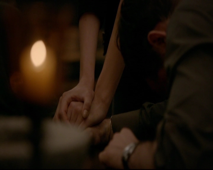 VampireDiariesWorld-dot-nl_TheOriginals_3x22TheBloodyCrown1965.jpg