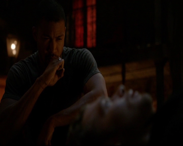 VampireDiariesWorld-dot-nl_TheOriginals_3x22TheBloodyCrown2220.jpg
