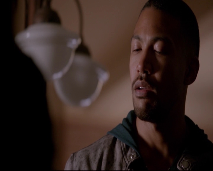 VampireDiariesWorld-dot-nl_TheOriginals_3x17BehindTheBlackHorizon-deletedscenes0196.jpg