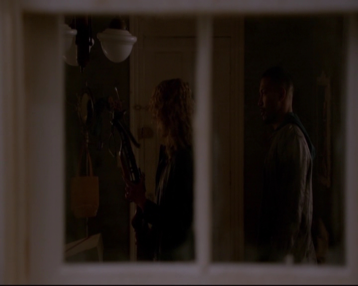 VampireDiariesWorld-dot-nl_TheOriginals_3x17BehindTheBlackHorizon-deletedscenes0206.jpg