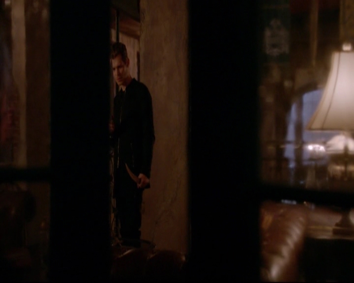 VampireDiariesWorld-dot-nl_TheOriginals_3x18TheDevilComesHereAndSighs-deletedscenes0003.jpg