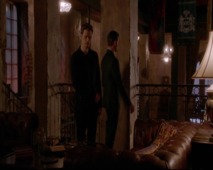 VampireDiariesWorld-dot-nl_TheOriginals_3x18TheDevilComesHereAndSighs-deletedscenes0012.jpg