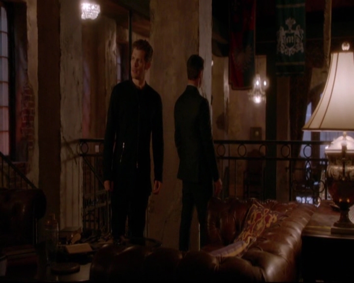 VampireDiariesWorld-dot-nl_TheOriginals_3x18TheDevilComesHereAndSighs-deletedscenes0013.jpg