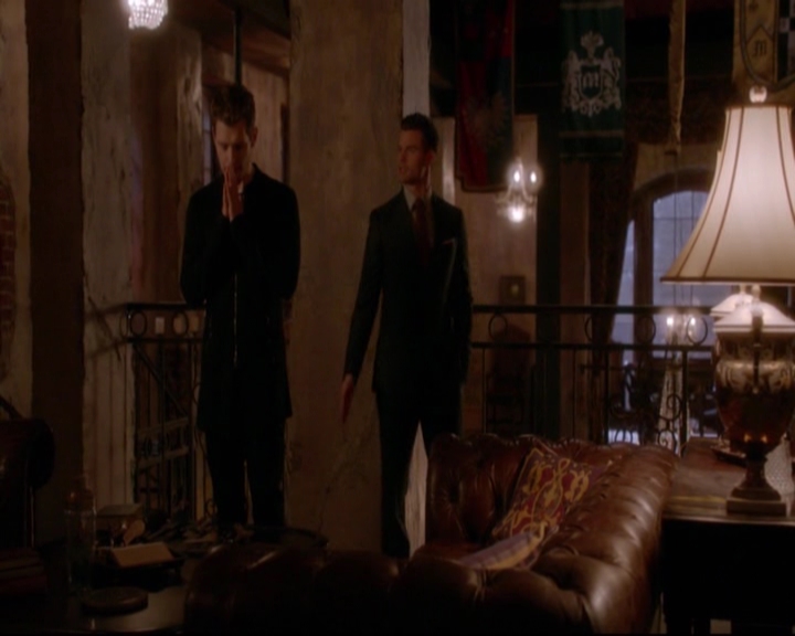 VampireDiariesWorld-dot-nl_TheOriginals_3x18TheDevilComesHereAndSighs-deletedscenes0025.jpg