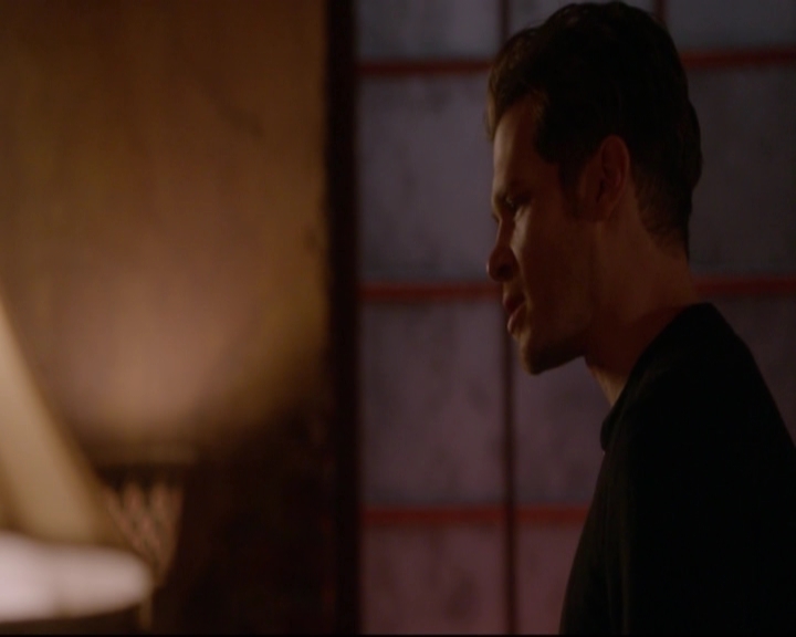 VampireDiariesWorld-dot-nl_TheOriginals_3x18TheDevilComesHereAndSighs-deletedscenes0027.jpg
