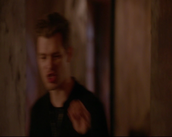 VampireDiariesWorld-dot-nl_TheOriginals_3x18TheDevilComesHereAndSighs-deletedscenes0030.jpg