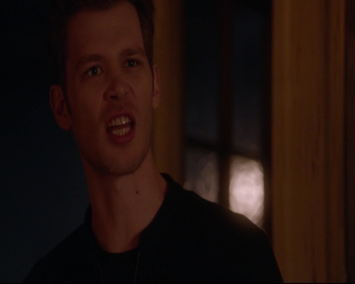 VampireDiariesWorld-dot-nl_TheOriginals_3x18TheDevilComesHereAndSighs-deletedscenes0038.jpg