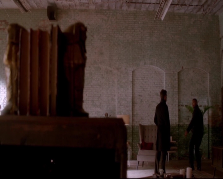 VampireDiariesWorld-dot-nl_TheOriginals_3x18TheDevilComesHereAndSighs-deletedscenes0082.jpg
