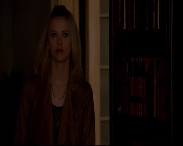 VampireDiariesWorld-dot-nl_TheOriginals_3x18TheDevilComesHereAndSighs-deletedscenes0092.jpg