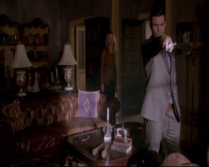 VampireDiariesWorld-dot-nl_TheOriginals_3x18TheDevilComesHereAndSighs-deletedscenes0094.jpg