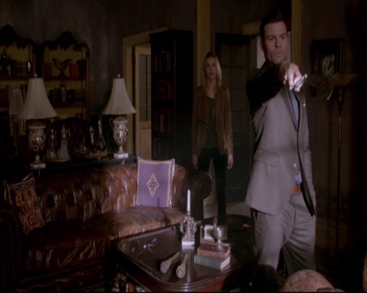 VampireDiariesWorld-dot-nl_TheOriginals_3x18TheDevilComesHereAndSighs-deletedscenes0095.jpg