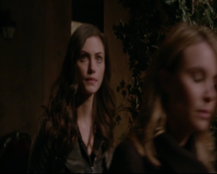 VampireDiariesWorld-dot-nl_TheOriginals_3x18TheDevilComesHereAndSighs-deletedscenes0125.jpg