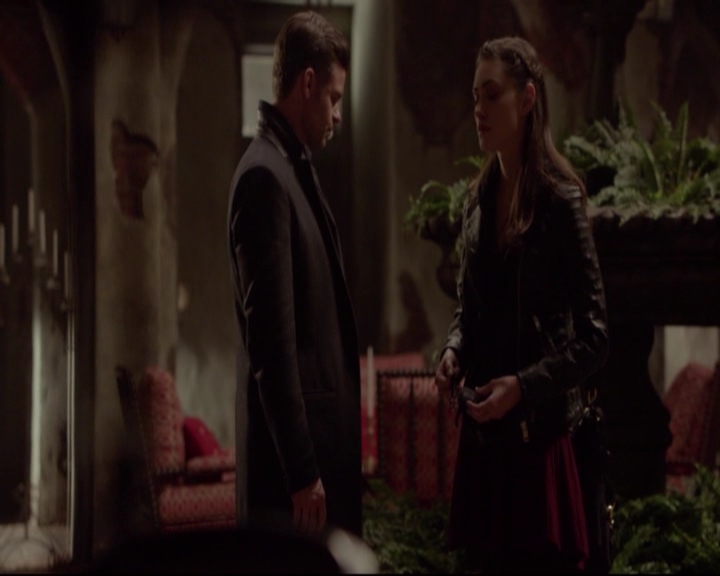 VampireDiariesWorld-dot-nl_TheOriginals_3x19NoMoreHeartbreaks-deletedscenes0018.jpg