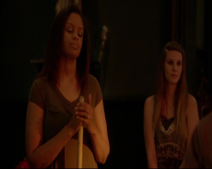 VampireDiariesWorld-dot-nl_TheOriginals_3x22TheBloodyCrown-deletedscenes0076.jpg