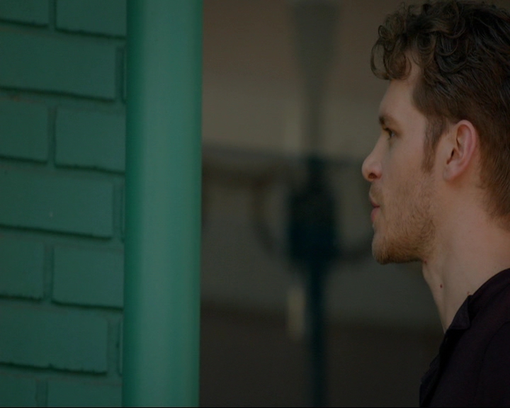 VampireDiaries-dot-nl_TheOriginals4x05IHearYouKnocking0818.jpg