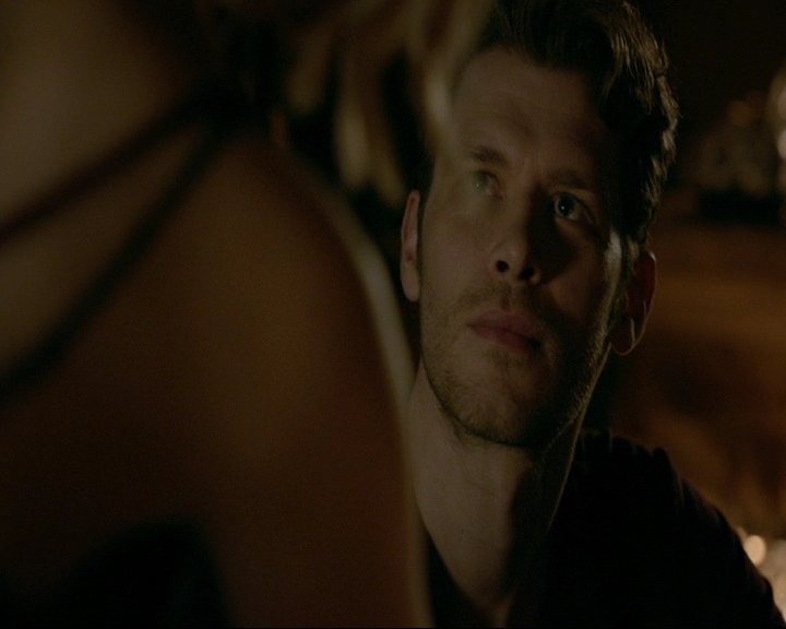 VampireDiaries-dot-nl_TheOriginals4x05IHearYouKnocking1924.jpg VampireDiaries-dot-nl_TheOriginals4x05IHearYouKnocking1924.jpg