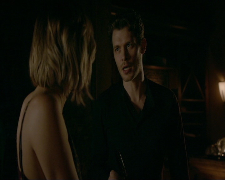 VampireDiaries-dot-nl_TheOriginals4x05IHearYouKnocking1945.jpg VampireDiaries-dot-nl_TheOriginals4x05IHearYouKnocking1945.jpg