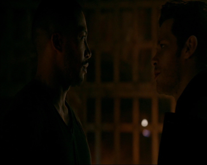 VampireDiaries-dot-nl_TheOriginals4x06BagOfCobras0578.jpg
